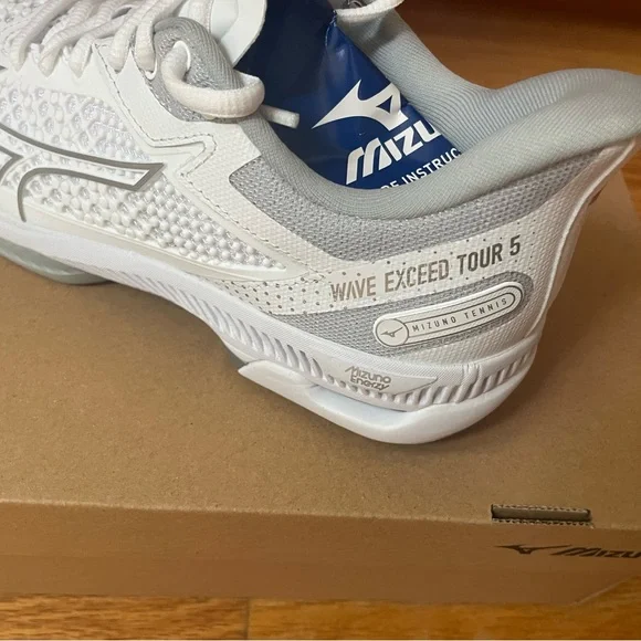 Wave Women's Exceed Tour 5 AC Tennis Shoes from Mizuno - Picture 4 of 9